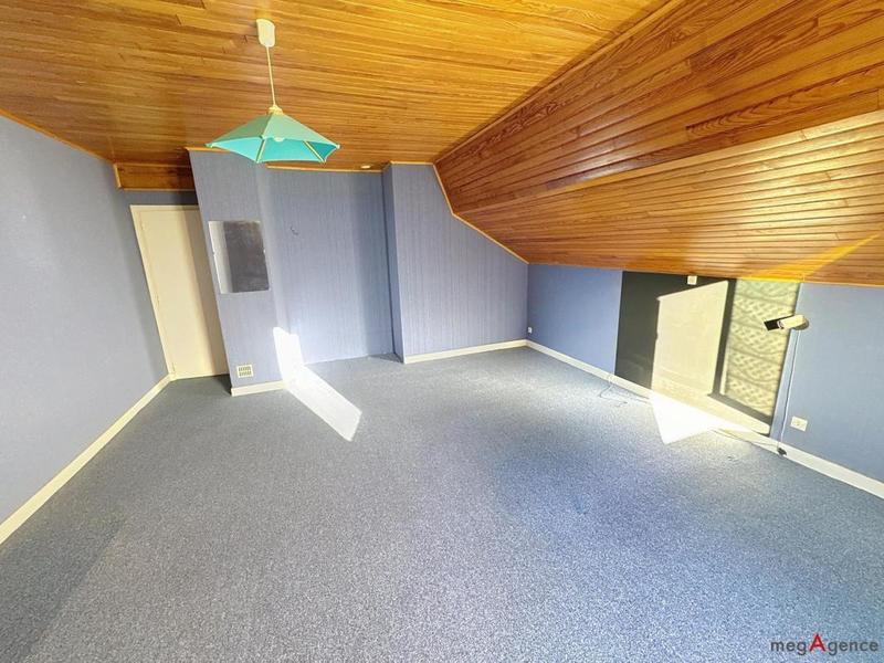 Maison traditionnelle - 195 m² - 7 pièces