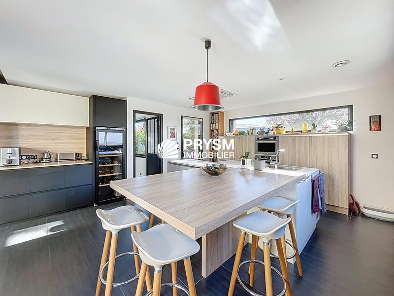 Maison contemporaine - 197 m² - 6 pièces