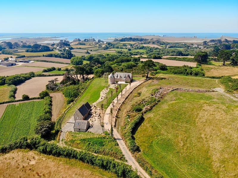 Propriété - 352 m² - 16 pièces