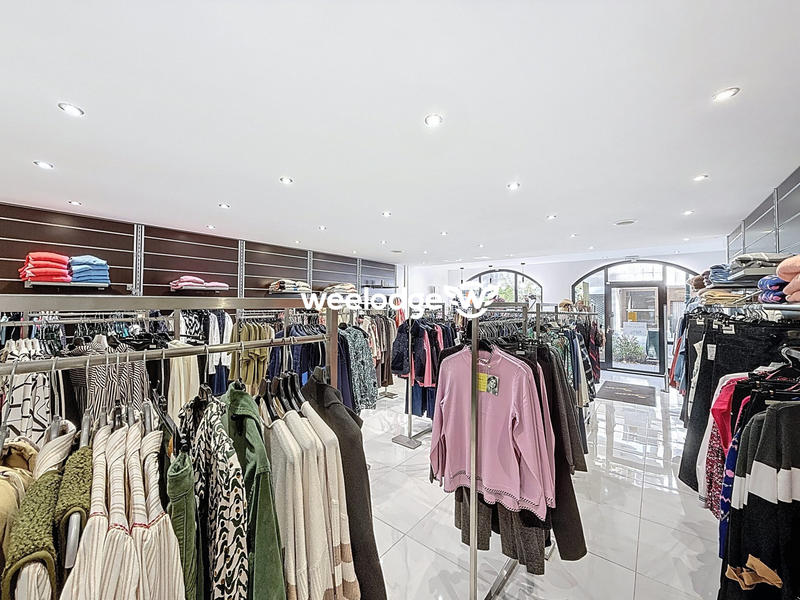 Fonds de commerce - Magasins - 84 m²