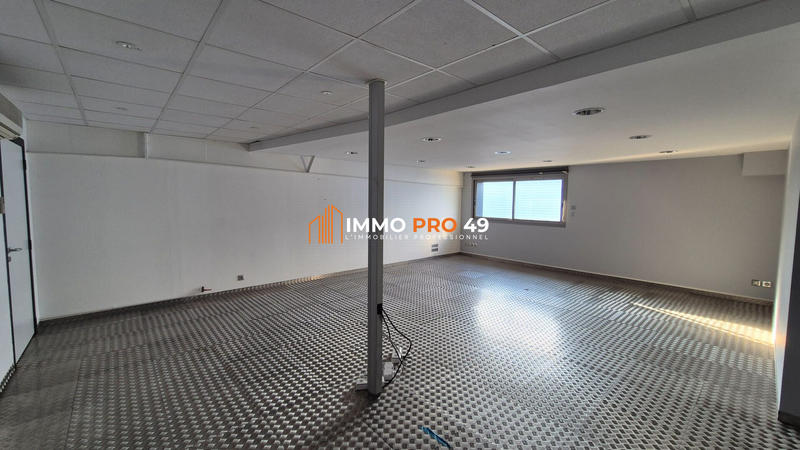 Local d'activités - 1 071 m²