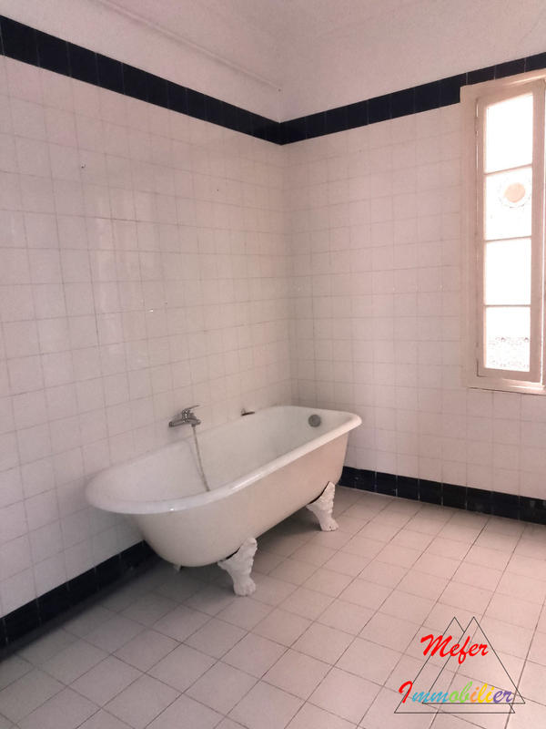 Appartement - 218 m² - 10 pièces