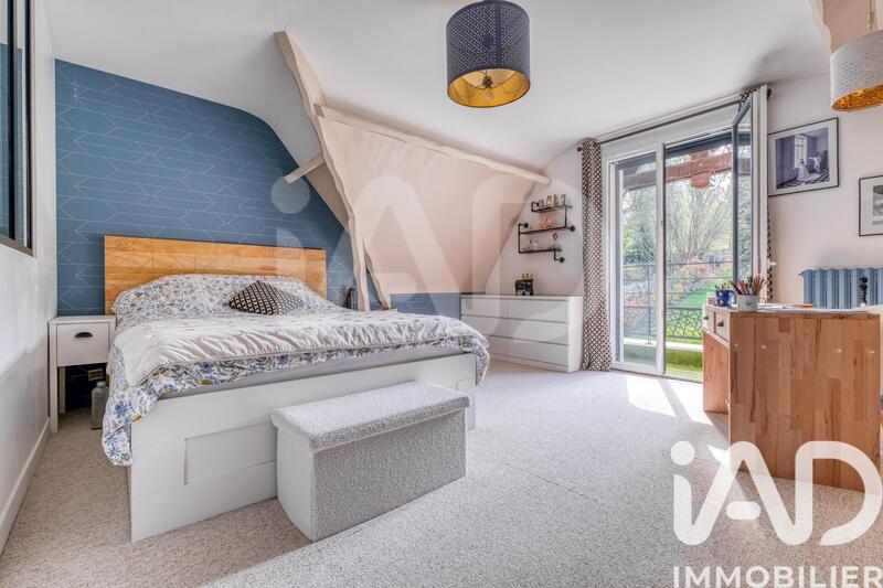 Maison - 202 m² - 8 pièces