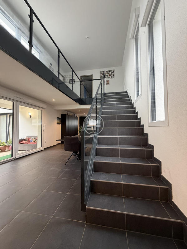 Maison - 250 m² - 7 pièces