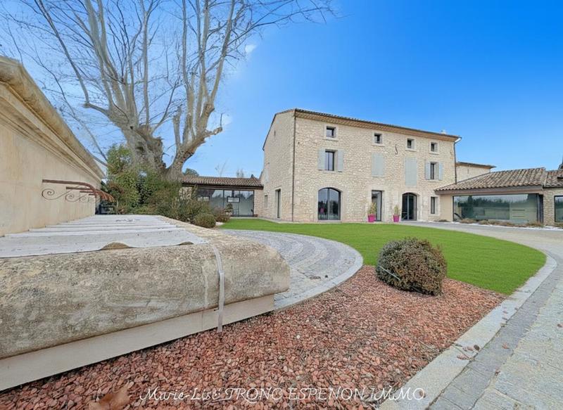 Mas - 471 m² - 15 pièces