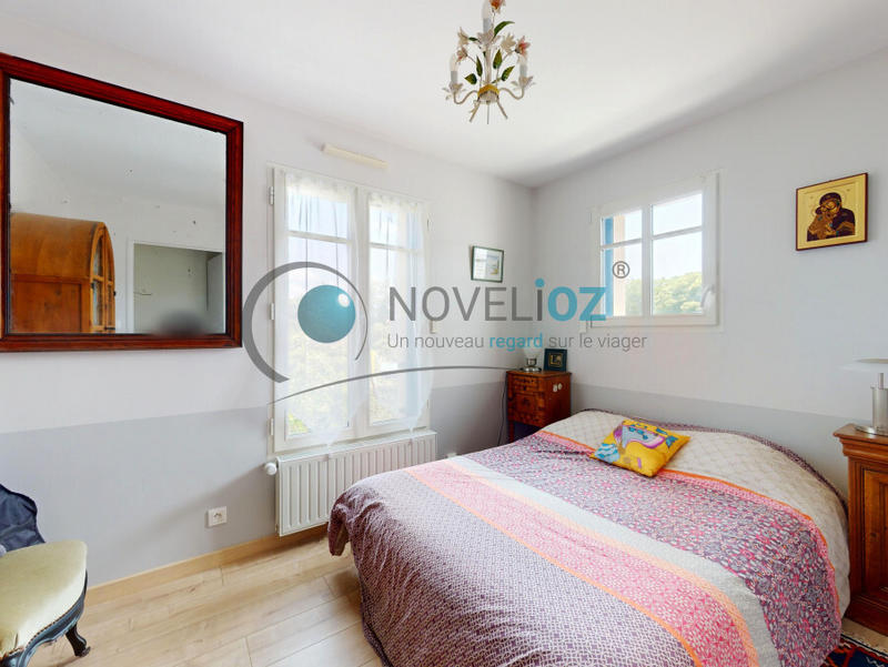 Maison - 225 m² - 9 pièces