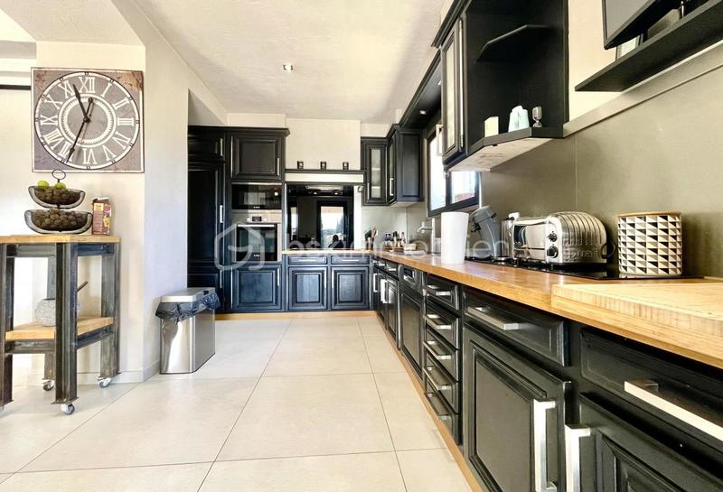 Maison traditionnelle - 212 m² - 8 pièces