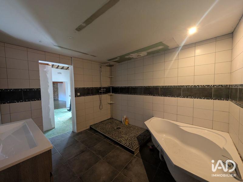 Maison - 210 m² - 3 pièces