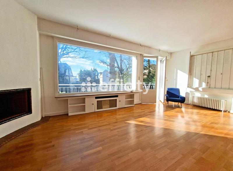 Maison - 181 m² - 7 pièces