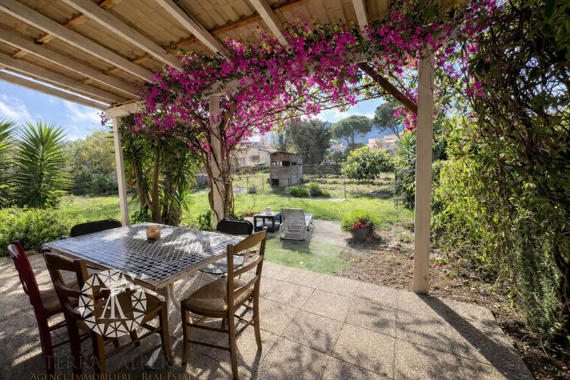 Villa - 360 m² - 12 pièces