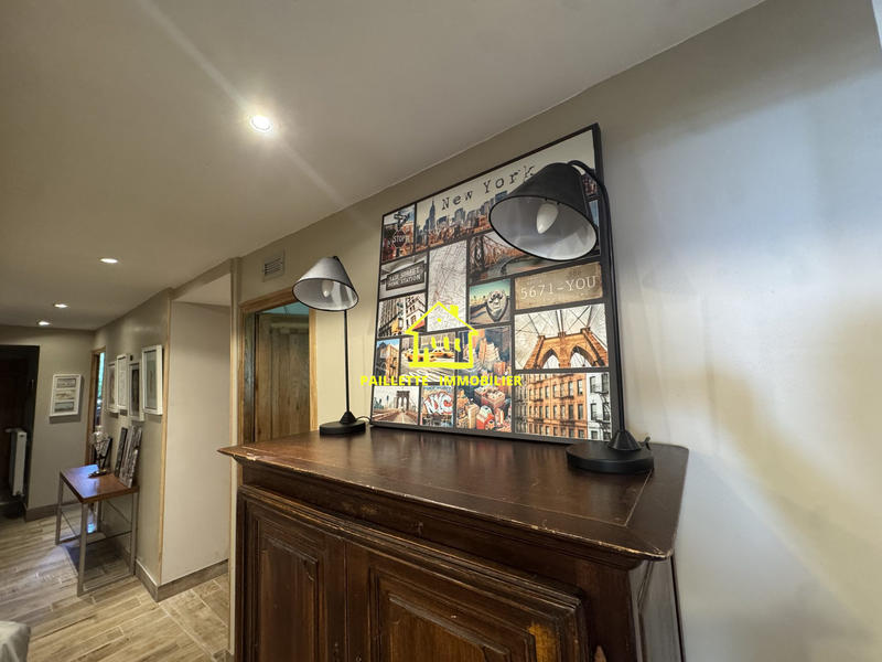 Maison traditionnelle - 355 m² - 7 pièces