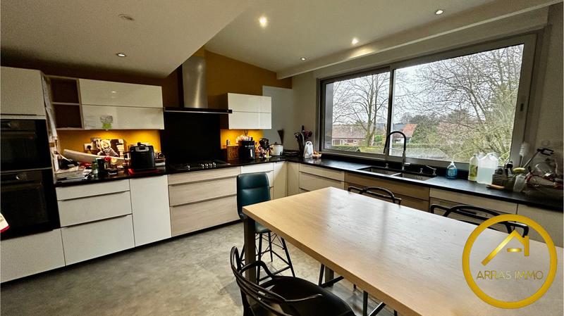 Maison - 210 m² - 10 pièces