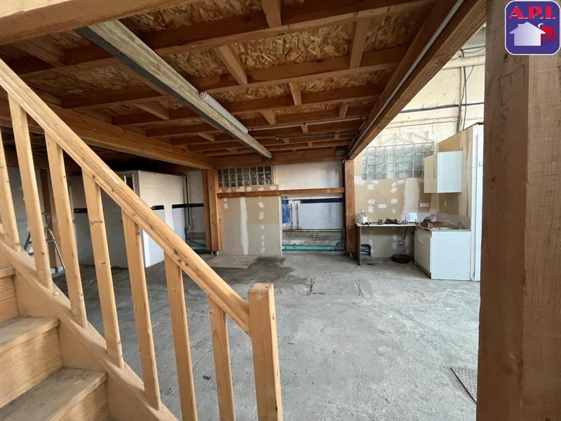 Local d'activités - 118 m² - 4 pièces