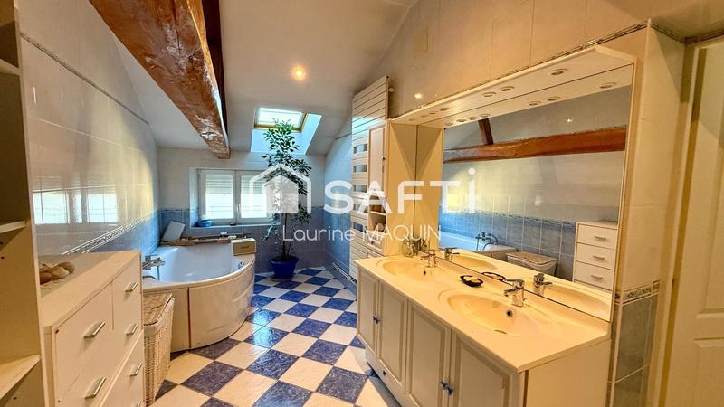 Maison - 240 m² - 6 pièces