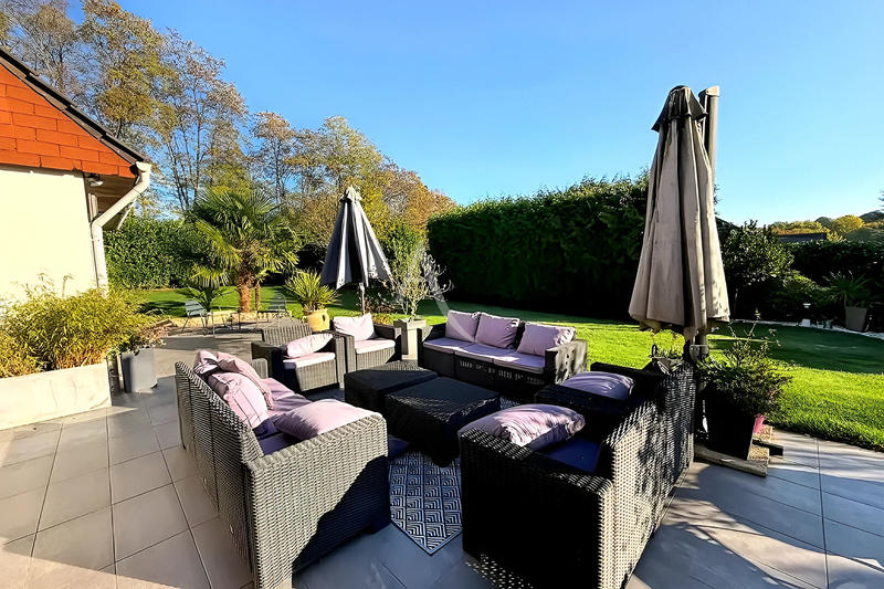 Maison - 214 m² - 9 pièces