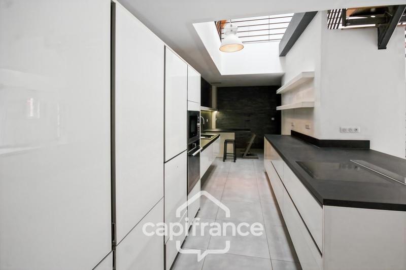 Maison - 230 m² - 6 pièces