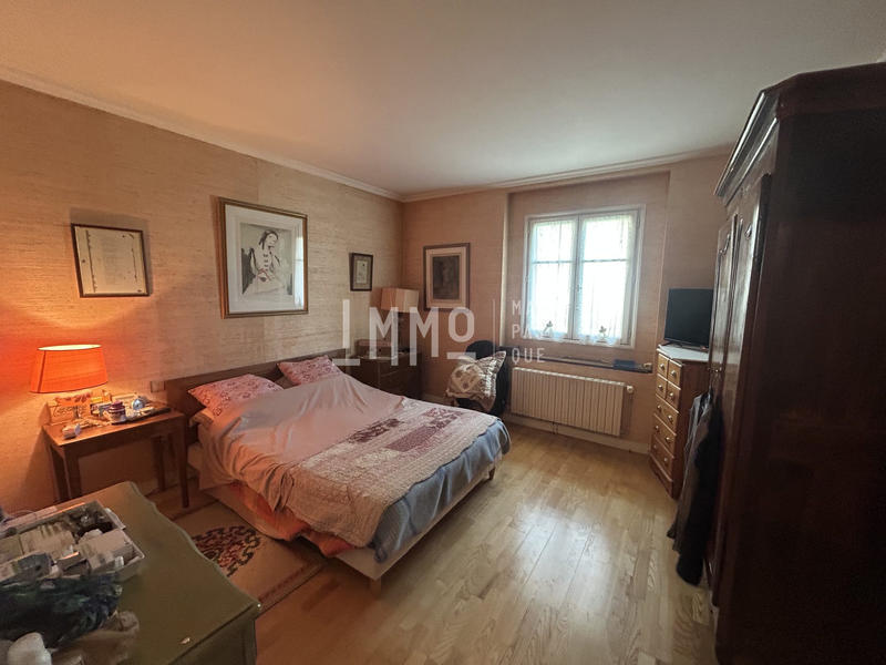 Maison traditionnelle - 206 m² - 7 pièces