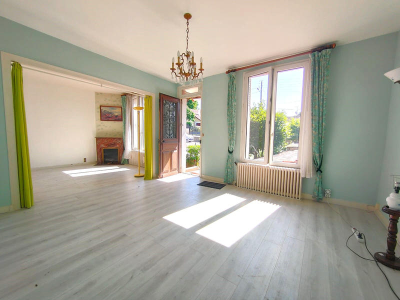 Maison - 94 m² - 7 pièces