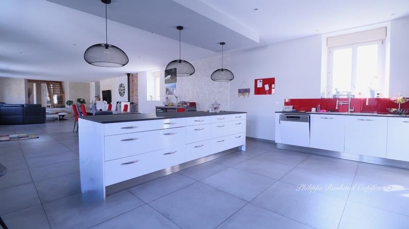 Maison - 250 m² - 13 pièces