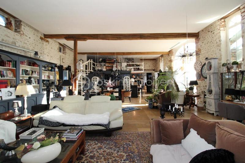 Propriété - 1 100 m² - 18 pièces