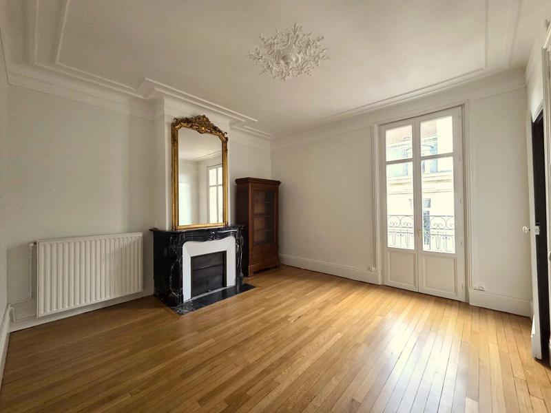 Appartement - 155 m² - 5 pièces