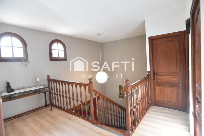 Maison - 207 m² - 10 pièces