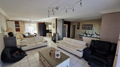 Maison - 180 m² - 7 pièces