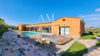 Villa - 389 m² - 10 pièces