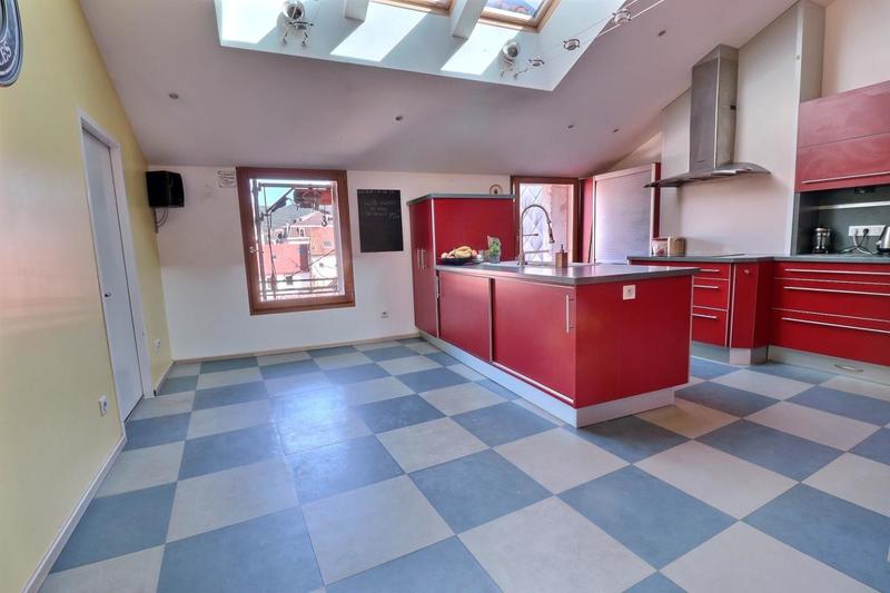 Duplex - 247 m² - 8 pièces