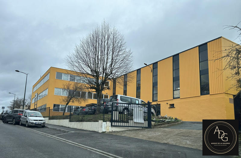 Local d'activités - 100 m² - 4 pièces