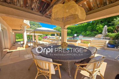 Villa - 329 m² - 12 pièces