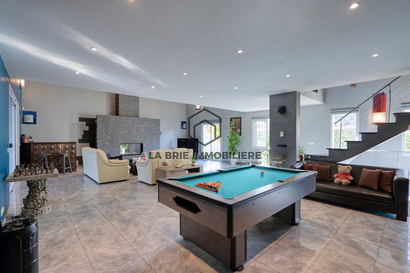 Maison - 313 m² - 7 pièces