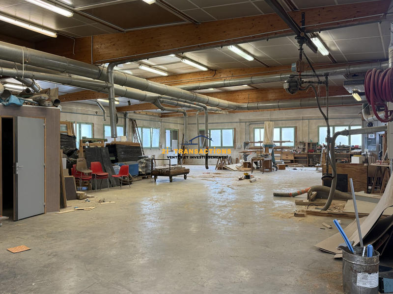 Local d'activités - 1 306 m²