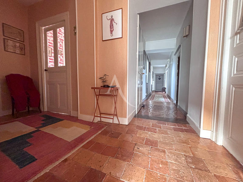 Maison - 240 m² - 8 pièces