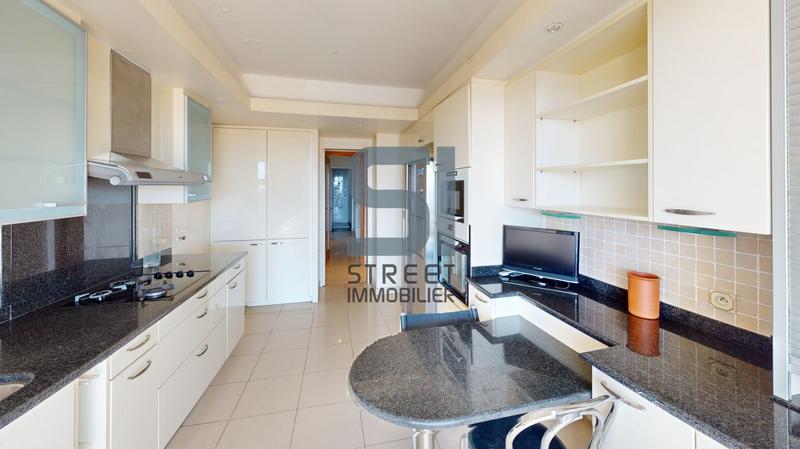 Maison - 408 m² - 8 pièces