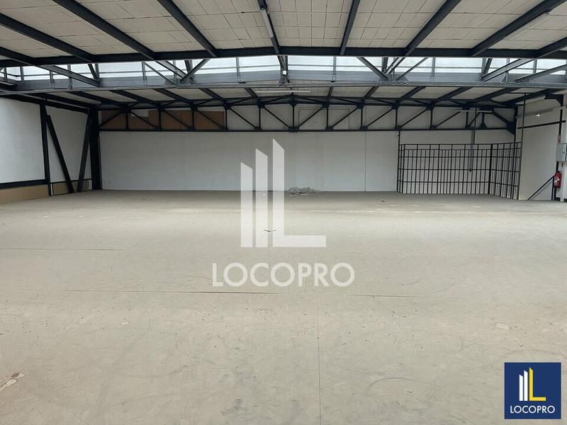 Local d'activité / Entrepôt - 2 350 m²