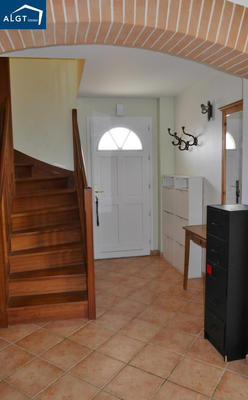 Villa - 192 m² - 8 pièces