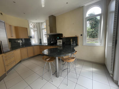 Maison - 337 m² - 10 pièces