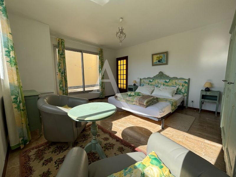 Maison - 204 m² - 9 pièces