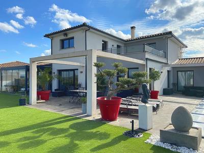 Maison contemporaine - 260 m² - 10 pièces