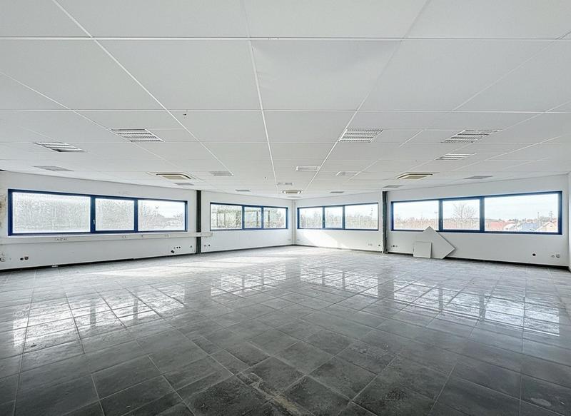 Local commercial - 1 000 m² - 3 pièces