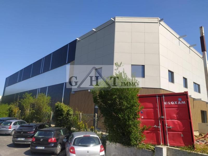 Entrepôt - 3 428 m²