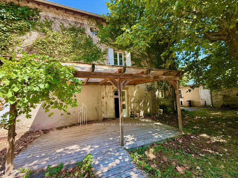 Propriété - 163 m² - 9 pièces