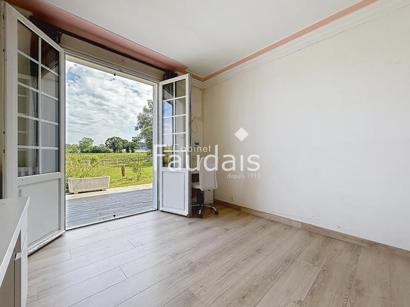 Maison - 233 m² - 10 pièces