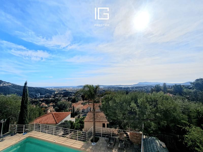 Maison - 311 m² - 10 pièces