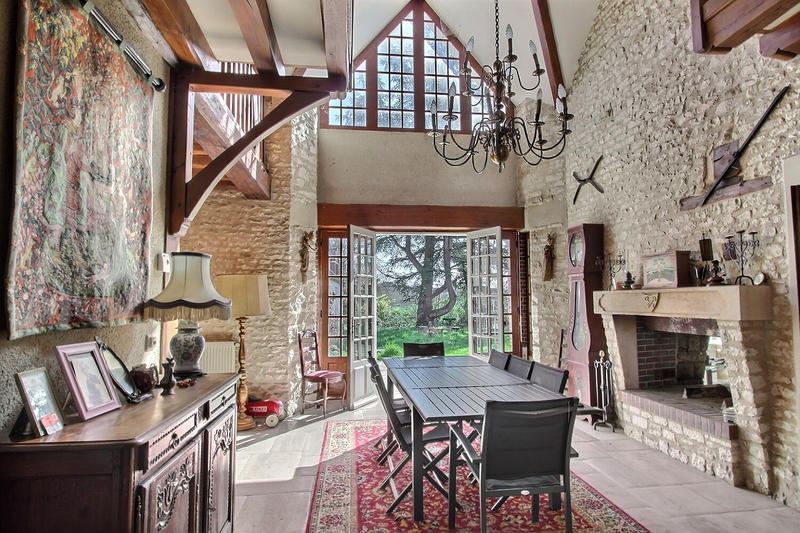 Demeure - 236 m² - 11 pièces