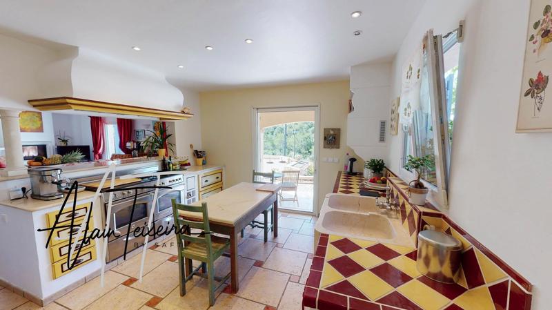 Maison - 200 m² - 9 pièces