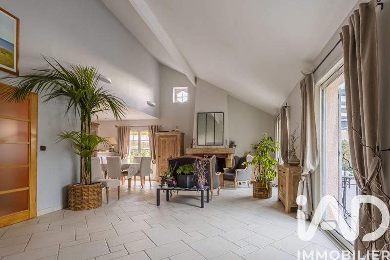 Maison - 206 m² - 8 pièces