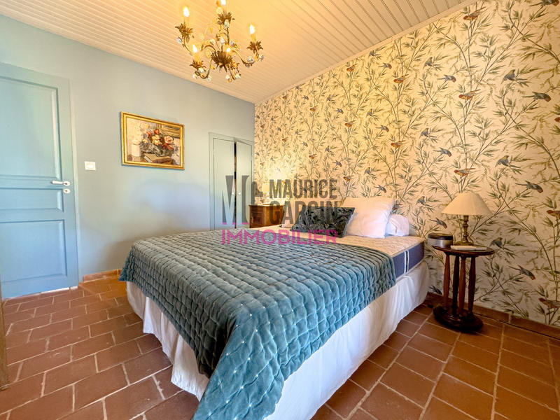 Maison - 460 m² - 12 pièces