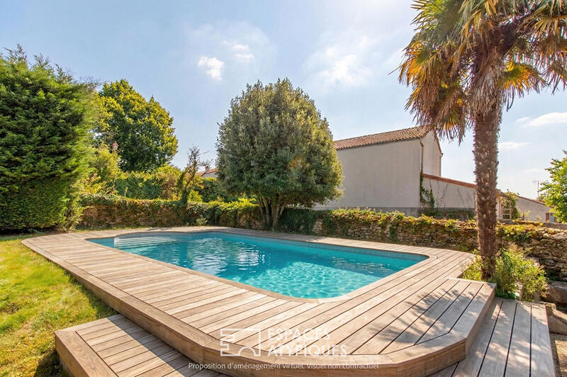 Maison - 241 m² - 9 pièces